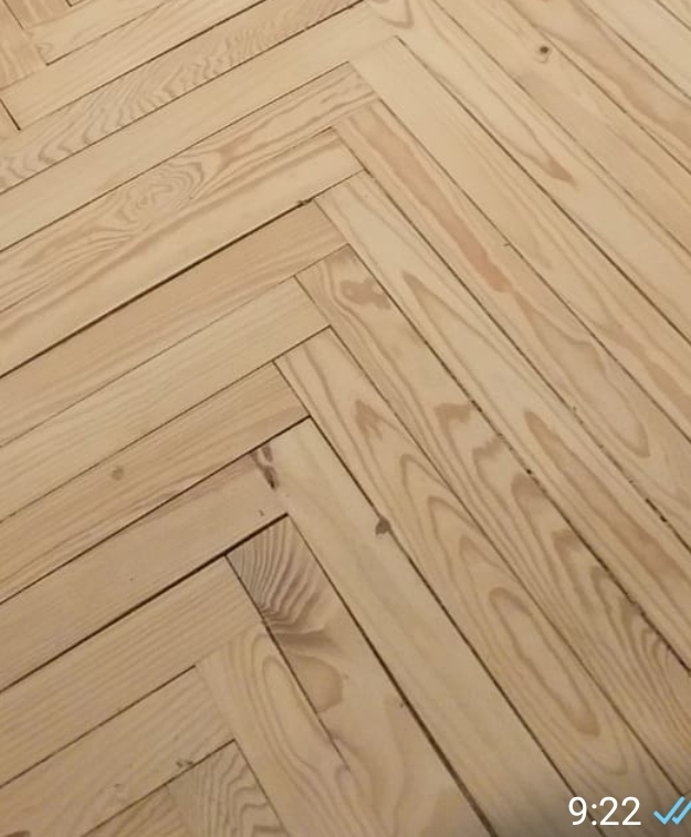 Parquet claro en espiga